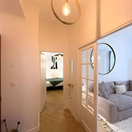 House Le Porion Cathedral, Apartment *